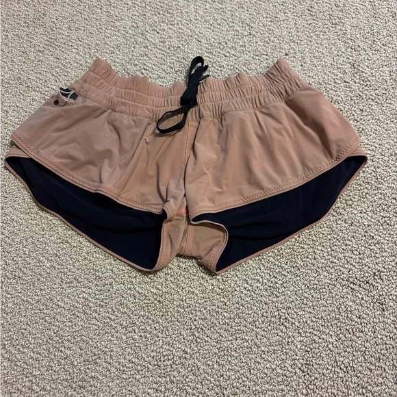 Lululemon Reversible hottie hits Best for size 4-6 - Picture 4 of 6